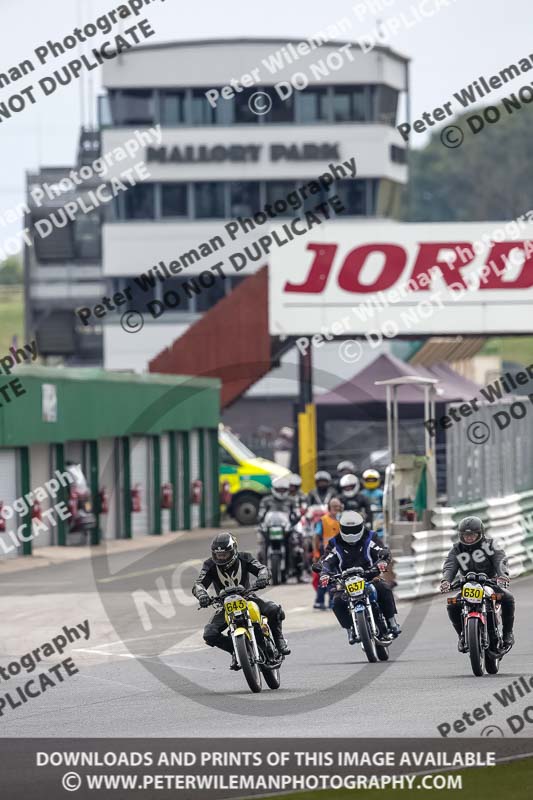 Vintage motorcycle club;eventdigitalimages;mallory park;mallory park trackday photographs;no limits trackdays;peter wileman photography;trackday digital images;trackday photos;vmcc festival 1000 bikes photographs